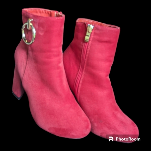 Women's size 7.5 Jessica Carlyle Red Booties - Picture 2 of 11